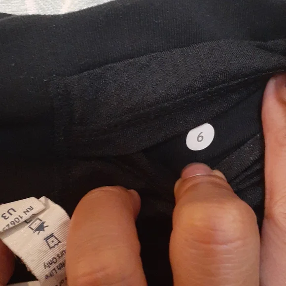 Lululemon Yoga Pants Size 6 - Picture 4 of 9